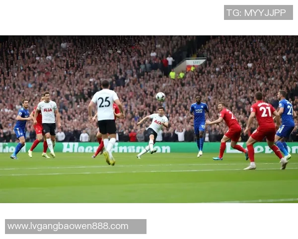 与足球明星的亲密瞬间我与偶像的合照故事