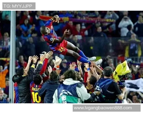 头顶裁判的足球明星如何在绿茵场上逆风翻盘的传奇故事